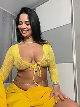 Snapshot of _adelle chatting on 03/15/25, 02:12 adelle online show from 03/15/25, 02:12