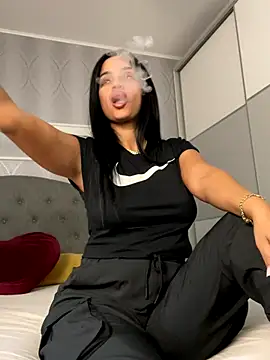 Snapshot of _adelle chatting on 09/17/25, 11:56 adelle online show from 09/17/25, 11:56