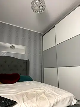 Snapshot of _adelle chatting on 09/25/25, 12:09 adelle online show from 09/25/25, 12:09