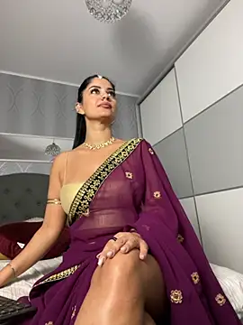 Snapshot of _adelle chatting on 10/04/25, 11:30 adelle online show from 10/04/25, 11:30