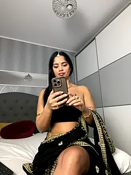 Snapshot of _adelle chatting on 11/08/25, 10:59 adelle online show from 11/08/25, 10:59