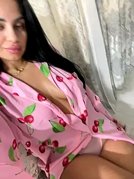 Snapshot of _adelle chatting on 11/09/25, 10:02 adelle online show from 11/09/25, 10:02