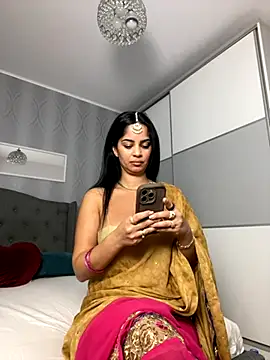 Snapshot of _adelle chatting on 11/15/25, 12:56 adelle online show from 11/15/25, 12:56