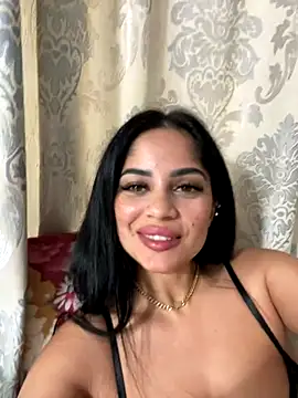 Snapshot of _adelle chatting on 11/21/25, 11:42 adelle online show from 11/21/25, 11:42