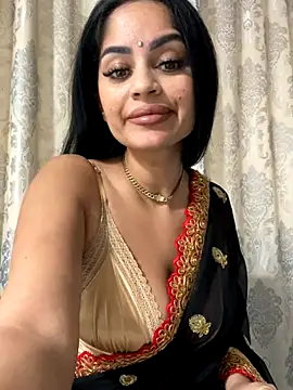 Snapshot of _adelle chatting on 11/22/25, 12:15 adelle online show from 11/22/25, 12:15