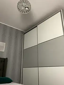 Snapshot of _adelle chatting on 11/23/25, 11:32 adelle online show from 11/23/25, 11:32