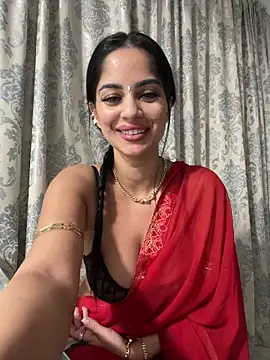 Snapshot of _adelle chatting on 11/29/25, 12:19 adelle online show from 11/29/25, 12:19