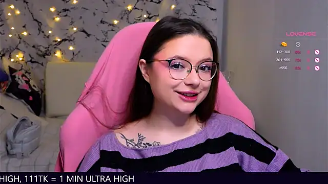 Snapshot of me__hanna chatting on 02/27/25, 10:20 me hanna online show from 02/27/25, 10:20