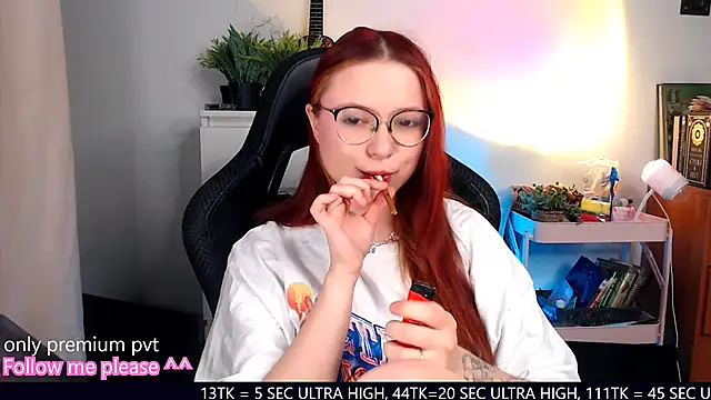 Snapshot of me__hanna chatting on 10/02/25, 10:28 me hanna online show from 10/02/25, 10:28