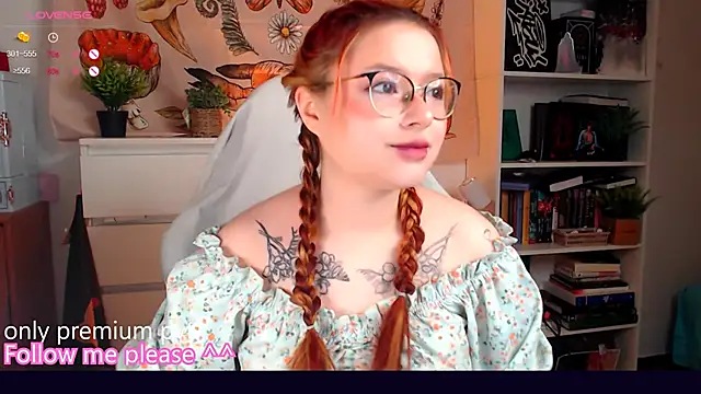 Snapshot of me__hanna chatting on 11/28/25, 01:08 me hanna online show from 11/28/25, 01:08