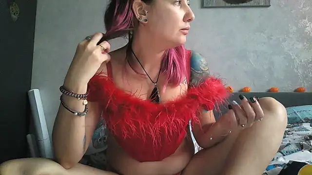 Snapshot of BlueXOwl chatting on 10/18/25, 02:07 BlueXOwl online show from 10/18/25, 02:07