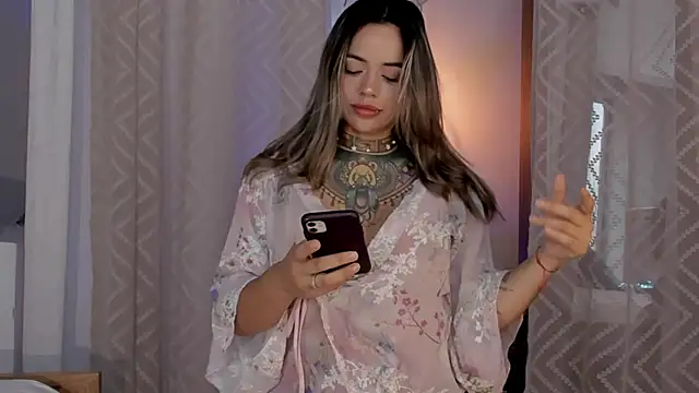 yandracelisofficial online show from 12/20/24, 10:22