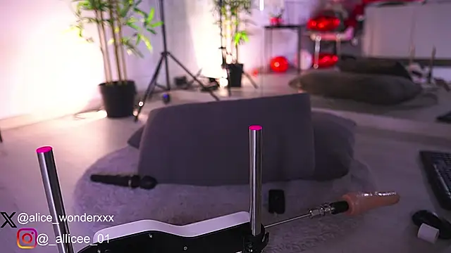 VanessaSimon online show from 02/16/25, 10:10