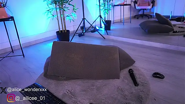 VanessaSimon online show from 03/08/25, 01:14