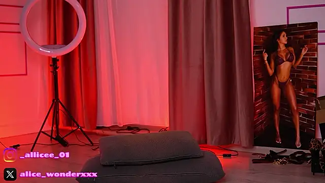 Snapshot of VanessaSimon chatting on 02/03/26, 06:51 VanessaSimon online show from 02/03/26, 06:51