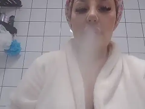 Snapshot of magical_mia chatting on 02/28/25, 10:20 magical mia online show from 02/28/25, 10:20