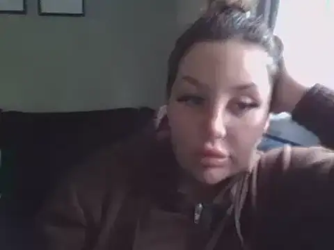 Snapshot of magical_mia chatting on 03/17/25, 11:42 magical mia online show from 03/17/25, 11:42