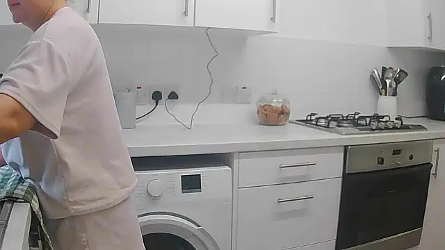 Snapshot of magical_mia chatting on 11/04/25, 10:25 magical mia online show from 11/04/25, 10:25