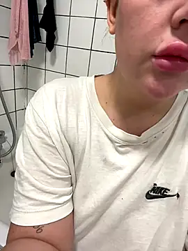 Snapshot of magical_mia chatting on 11/07/25, 10:26 magical mia online show from 11/07/25, 10:26