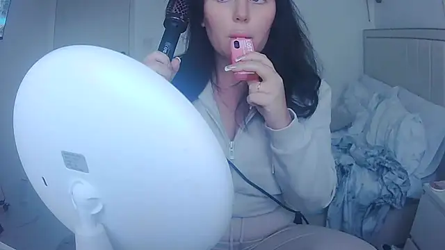 Snapshot of magical_mia chatting on 01/07/26, 03:03 magical mia online show from 01/07/26, 03:03