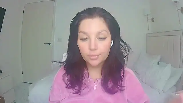 Snapshot of magical_mia chatting on 03/29/26, 01:00 magical mia online show from 03/29/26, 01:00