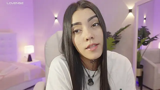 miagomezweb1 online show from 09/25/25, 01:15