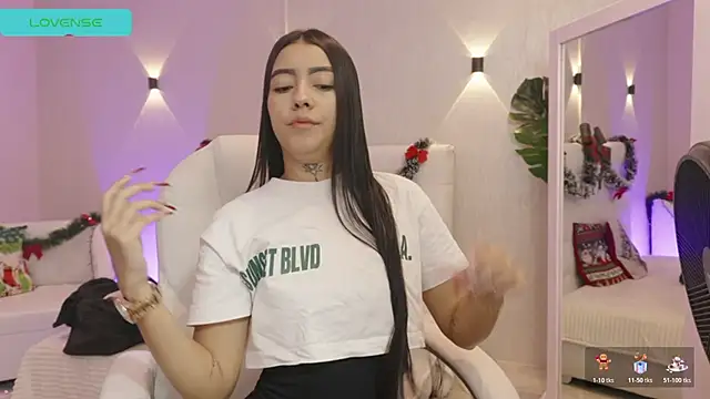 miagomezweb1 online show from 12/18/25, 12:33