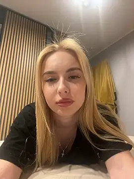 Nicole blonde0 online show from 02/06/25, 09:06