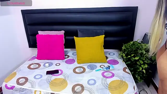 Snapshot of blonde_girl01 chatting on 03/07/25, 10:54 blonde girl01 online show from 03/07/25, 10:54