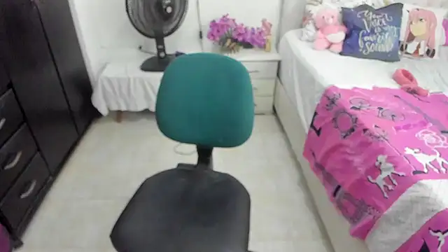 Snapshot of Ammy_Queen chatting on 02/01/25, 01:44 Ammy Queen online show from 02/01/25, 01:44