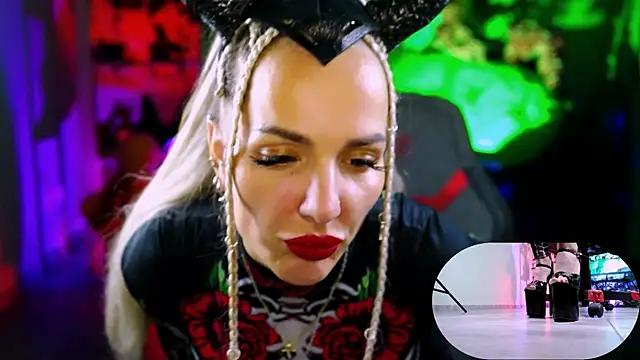 MonicaMaxwel online show from 10/31/25, 11:55