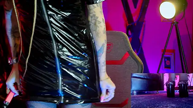 MonicaMaxwel online show from 04/02/26, 09:51