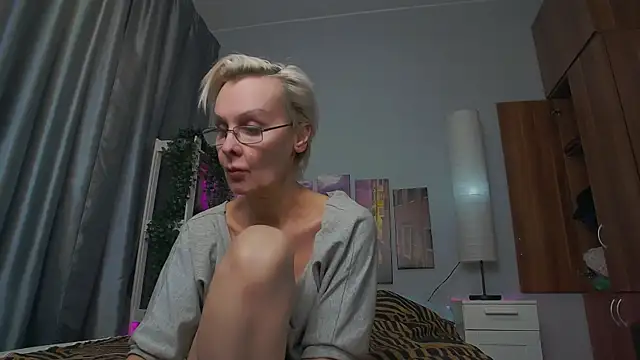 HelgaHimmell online show from 02/27/25, 02:21