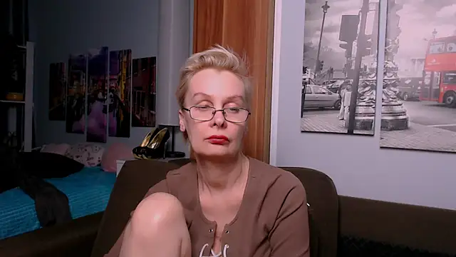 Snapshot of HelgaHimmell chatting on 04/29/26, 05:30 HelgaHimmell online show from 04/29/26, 05:30