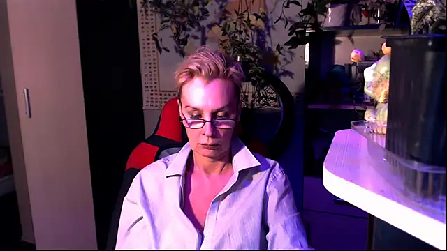 Snapshot of HelgaHimmell chatting on 06/11/26, 09:24 HelgaHimmell online show from 06/11/26, 09:24
