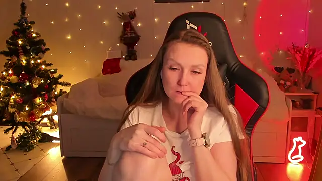 Snapshot of desperatehousewife__ chatting on 01/13/25, 12:45 desperatehousewife online show from 01/13/25, 12:45