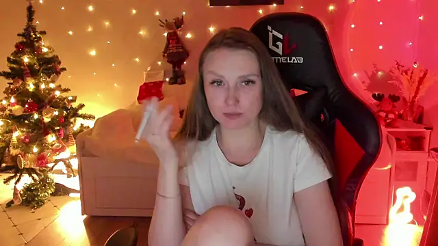 Snapshot of desperatehousewife__ chatting on 01/13/25, 06:49 desperatehousewife online show from 01/13/25, 06:49