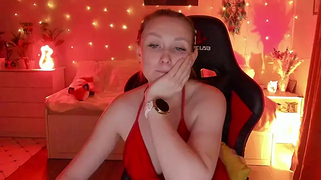 Snapshot of desperatehousewife__ chatting on 01/25/25, 03:30 desperatehousewife online show from 01/25/25, 03:30