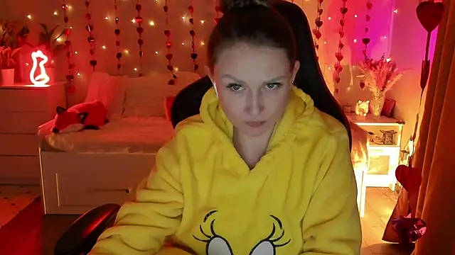 Snapshot of desperatehousewife__ chatting on 02/06/25, 10:37 desperatehousewife online show from 02/06/25, 10:37