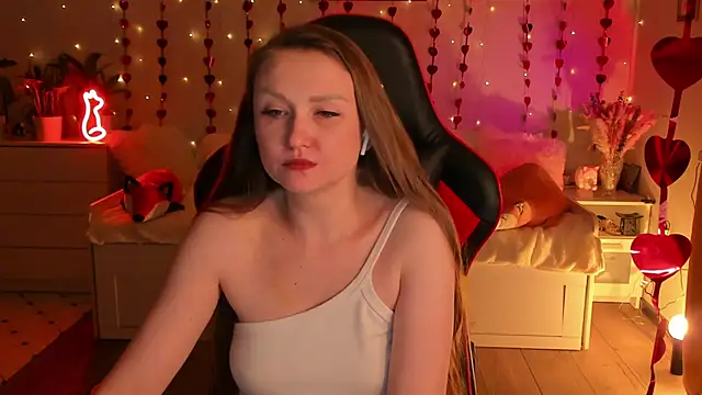 Snapshot of desperatehousewife__ chatting on 02/13/25, 03:18 desperatehousewife online show from 02/13/25, 03:18