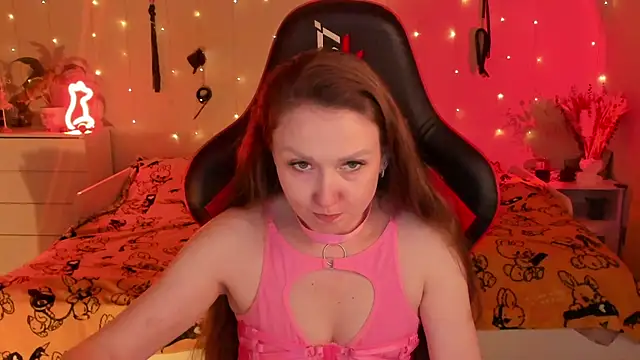 Snapshot of desperatehousewife__ chatting on 09/20/25, 02:07 desperatehousewife online show from 09/20/25, 02:07