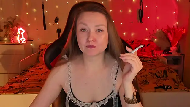 Snapshot of desperatehousewife__ chatting on 10/10/25, 06:07 desperatehousewife online show from 10/10/25, 06:07