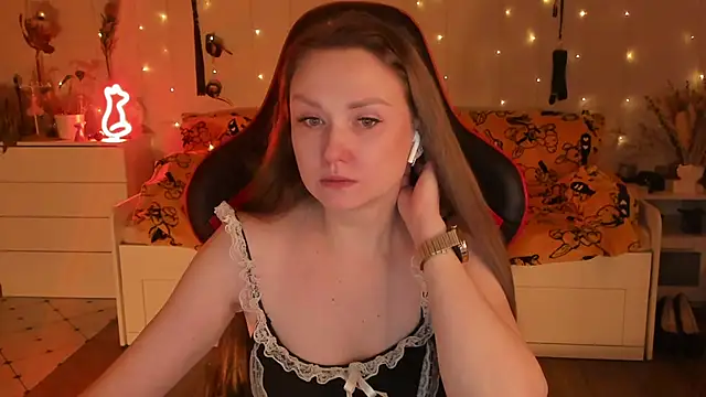 Snapshot of desperatehousewife__ chatting on 11/15/25, 05:42 desperatehousewife online show from 11/15/25, 05:42