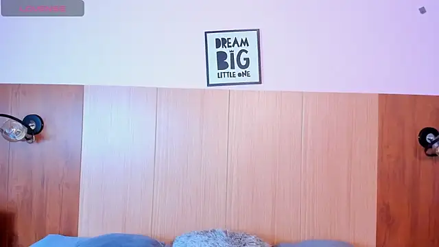 Snapshot of Aishaza1 chatting on 10/01/25, 12:22 Aishaza1 online show from 10/01/25, 12:22