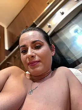 Snapshot of Hotmomcheckk_ chatting on 12/30/24, 12:52 Hotmomcheckk online show from 12/30/24, 12:52