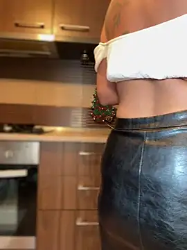 Snapshot of Hotmomcheckk_ chatting on 01/25/25, 03:30 Hotmomcheckk online show from 01/25/25, 03:30