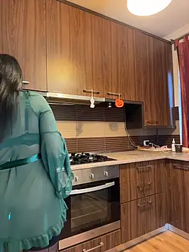 Snapshot of Hotmomcheckk_ chatting on 11/23/25, 12:05 Hotmomcheckk online show from 11/23/25, 12:05