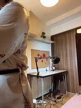 Snapshot of Hotmomcheckk_ chatting on 11/28/25, 11:35 Hotmomcheckk online show from 11/28/25, 11:35