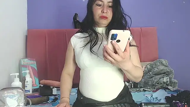 agathacorlincm101 online show from 02/26/25, 12:05