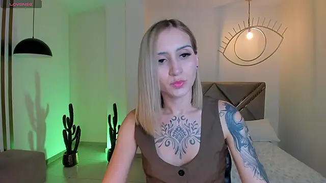 Snapshot of MollySundersX chatting on 02/03/26, 04:54 MollySundersX online show from 02/03/26, 04:54